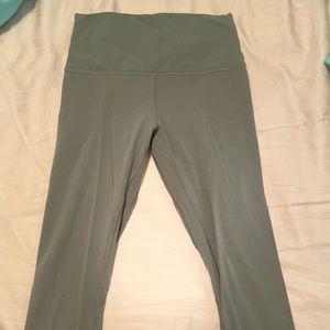 Lululemon three quarter length pants